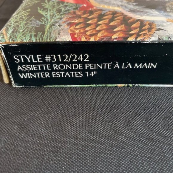 Vintage 14'' Round Glass Holiday Tree Winter Platter Family Red Barn Farm 1992 - Picture 4 of 5